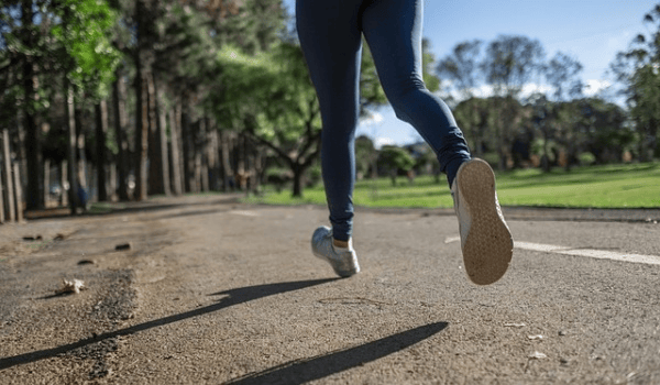 初冬钓鲫有门道！选准暗草桥墩位，用红虫蚯