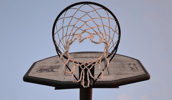 探索钓鱼新境界：迪卡侬碳素路亚竿，让每一次出钓都充满乐趣