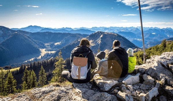 鲫鱼每天的活动轨迹，秋天野钓鲫鱼的最佳出钓时间
